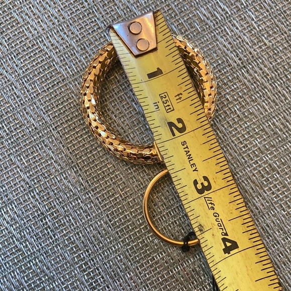 Gold toned key chain - Picture 5 of 5